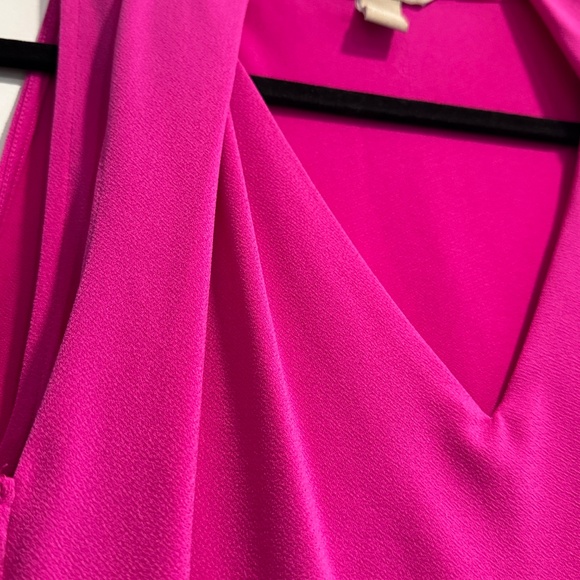 Banana Republic Sleeveless V-Neck Blouse –  Pink – Size M - Picture 3 of 6